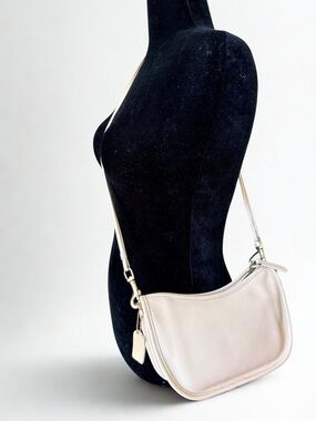 VINTAGE Coach Style 1863 | Bone White Leather | Excellent Condition
